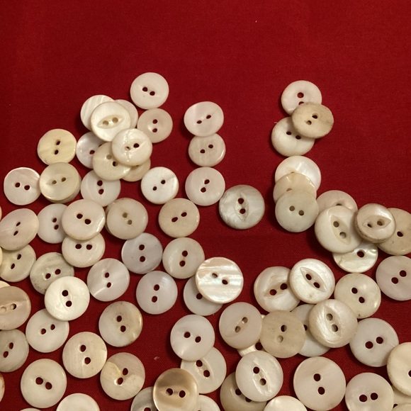 Motherpearl sewing buttons lot 2 holes more or less 1/2 inch - Picture 9 of 9